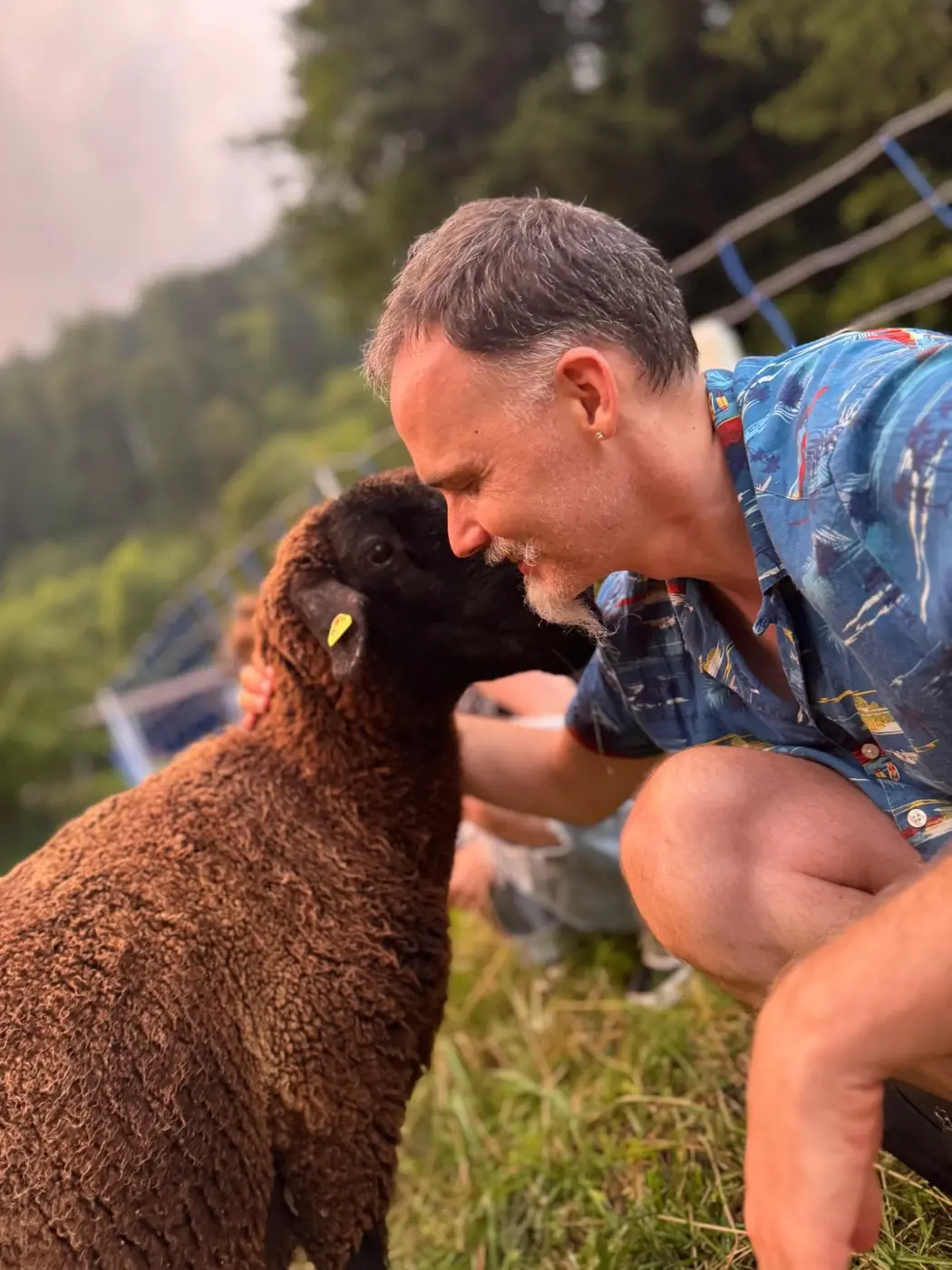 Sébastien Moro au contact d’un animal